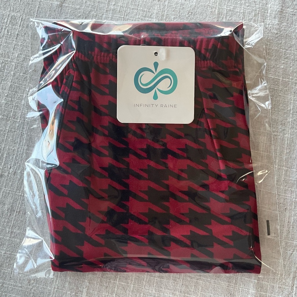 Infinity Raine Red and Black Houndstooth Leggings - Picture 5 of 5